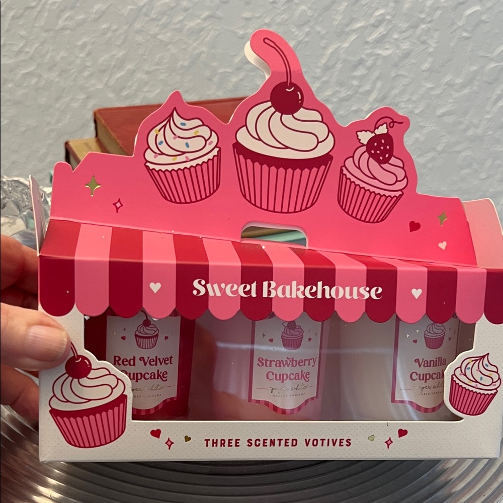 SWEET BAKEHOUSE- NIB-3 SCENTED VOTIVES